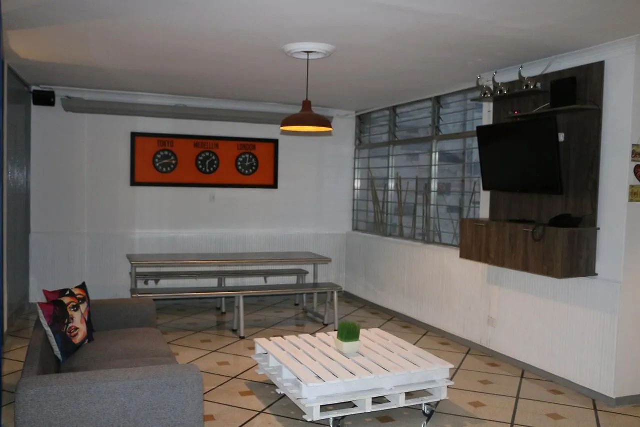 Guest house Backpackers Inn Medellin